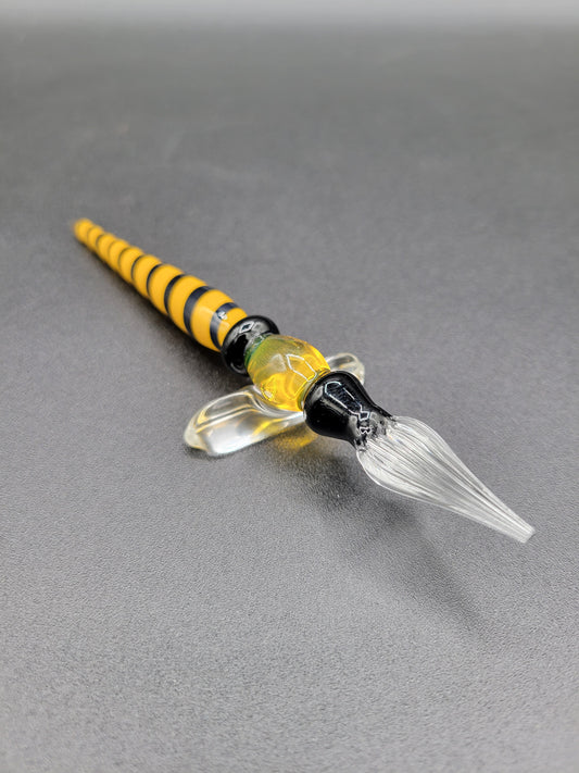 Bee colored flat tipped pen